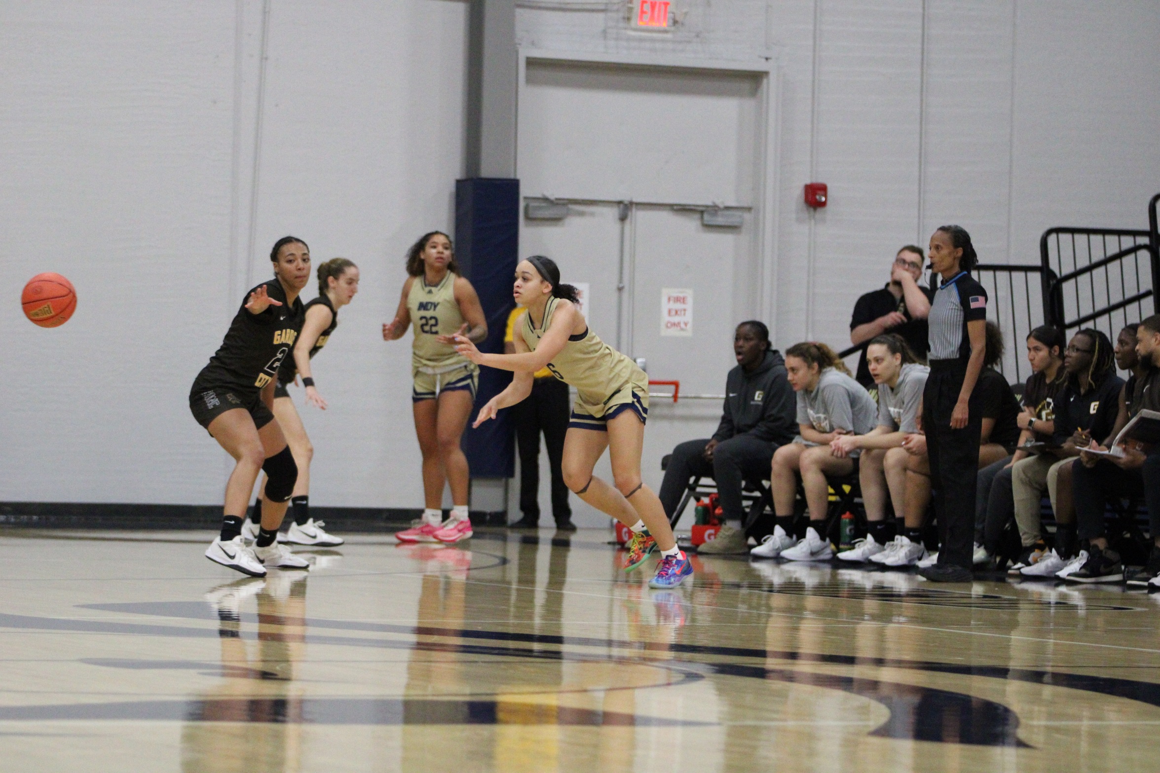 Pirates fall to one of the nations best, 75-44